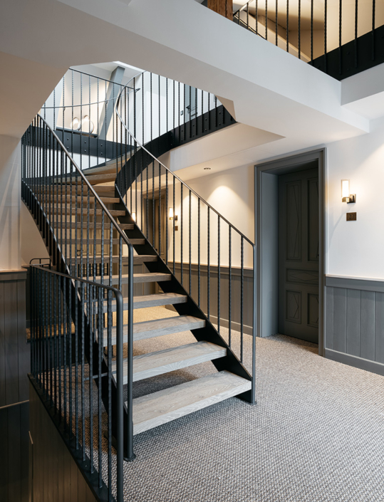 Refugium Lunz Treppe mit Stufen aus Parkett gefertigt